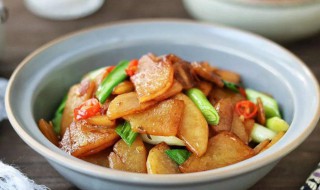 五花肉跟土豆片怎么做 制作五花肉炒土豆片的方法