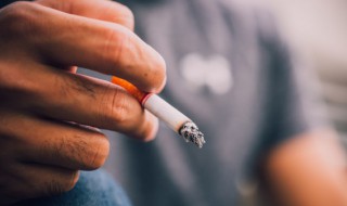 抽烟会导致脱发吗 脱发问题应该如何治疗