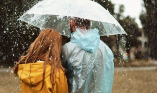 去除雨披上的霉斑小妙招 怎么去除雨披上的霉斑