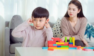一年级孩子在学校打架了家长应该怎么处理