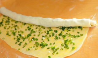 葱油饼的简单制作方法 葱油饼怎么做