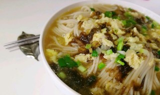 卤蛋紫菜面做法步骤 青菜卤蛋面的烹饪技巧分享