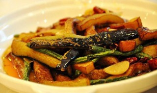 如何制作土豆焖茄子 土豆焖茄子的做法介绍