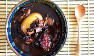 鸭肉加黑豆的功效与作用及禁忌 鸭肉加黑豆对身体的益处和注意事项