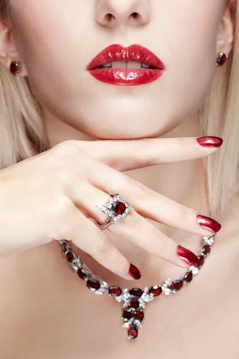 产妇在喂奶时如何保护乳房 4个方法让你做个聪明妈妈