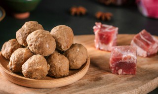 肉丸怎么做不腻 好吃不腻清汤小肉丸的烹饪技巧