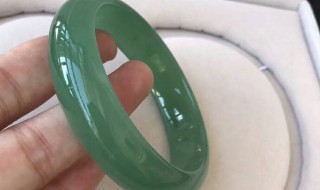 独龙玉和翡翠的区别 独龙玉和翡翠的区别介绍