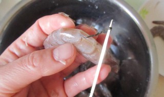 去虾线头妙招 去虾线头的方法