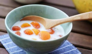 牛奶炖木瓜可以下奶吗 牛奶炖木瓜可不可以下奶