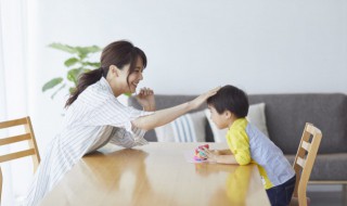 怎么教育孩子不要吐口水（怎么教育孩子不要吐口水吃饭）