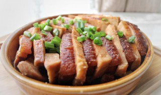 怎么做魔芋菜扣肉 芋头扣肉的做法