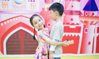 家长怎么教育孩子不要早恋 家长怎么教育孩子不要早恋的