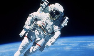人类宇航员第一次太空漫步是哪一年 人类宇航员第一次太空漫步的是谁