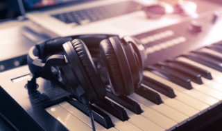 玛尼情歌歌词 歌曲玛尼情歌歌词