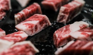 牛肉烧大葱土豆怎么做 牛肉烧大葱土豆的制作方法