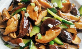 香菇油焖皇帝豆做法 香菇油焖皇帝豆需要什么材料