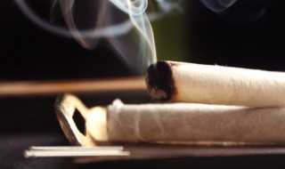 如何辨别艾灸条的好坏，如何辨别艾灸条的好坏图解
