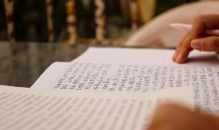 鲁滨逊漂流记梗概400字 鲁滨逊漂流记的内容简介