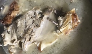 鸭架汤怎么做最好吃 家常鸭架汤