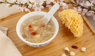 银耳羹有什么功效 银耳羹的作用