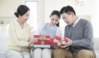 圣诞节送什么礼物给爸爸妈妈最好 适合送给爸妈的礼物介绍