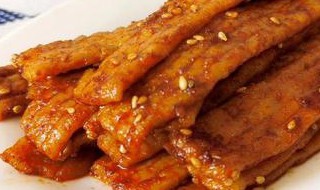 如何用剩米饭制作美味辣条 怎么用剩米饭制作美味辣条