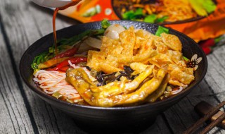 螺蛳粉店鸭掌制作方法 怎样制作螺蛳粉店的鸭掌