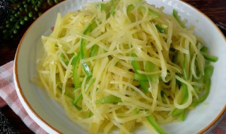 青椒土豆做法步骤 怎么做青椒土豆丝