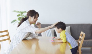 孩子自卑性格自私怎么办，小孩子性格自私怎么办