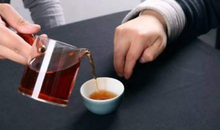 倒茶的时候为什么要敲几下桌子 为什么倒茶的时候要敲几下桌子