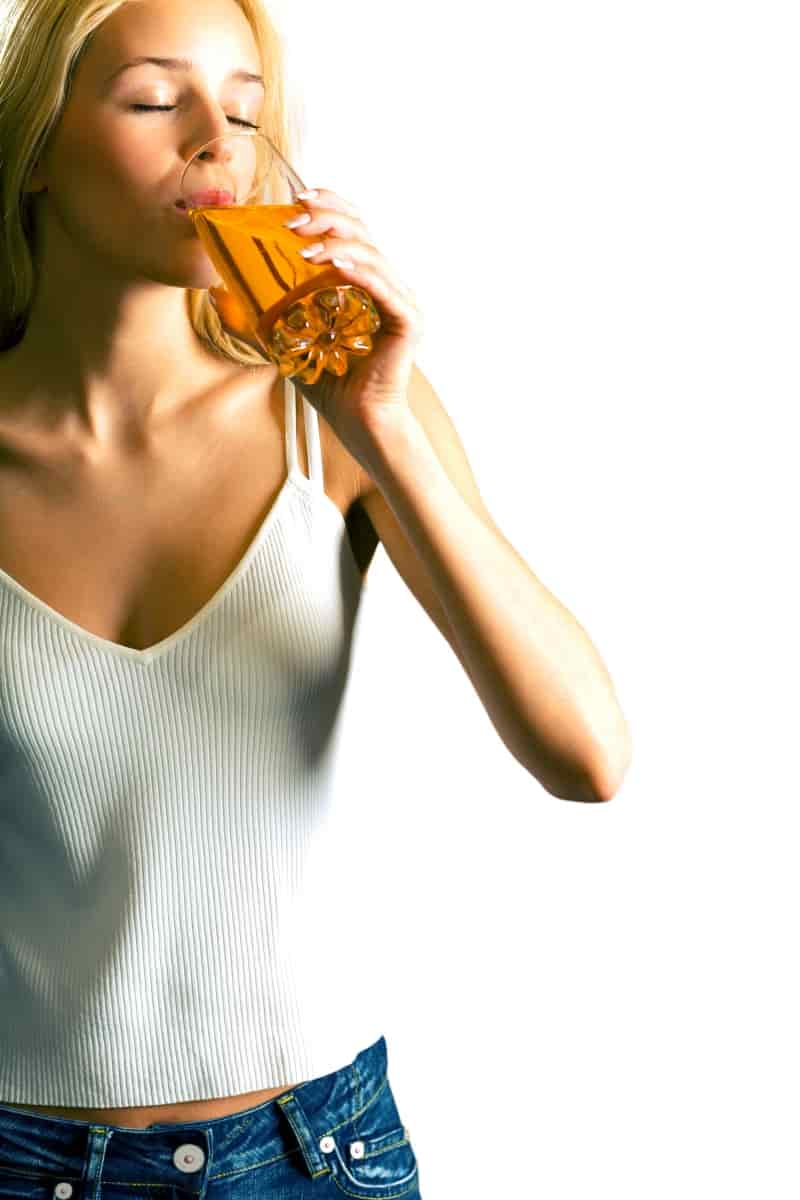 比被小三逼死原配事件还痛苦 婆婆带小三上门逼婚让男友变心