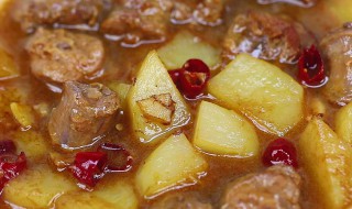 食堂的土豆炖鸡块怎么做 土豆炖鸡块需要什么材料