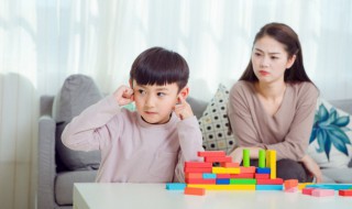 怎么引导孩子内向和交流（如何引导内向孩子的交往能力）