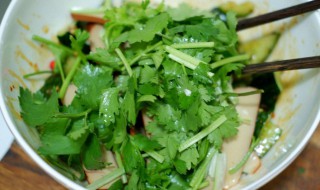 荆芥拌凉粉做法步骤 荆芥拌凉粉需要哪些材料