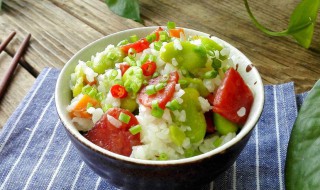 蚕豆焖饭要怎么做好吃 蚕豆焖饭需要哪些材料
