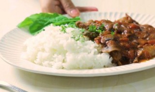 芹菜牛肉烩饭怎么做 芹菜牛肉烩饭的做法
