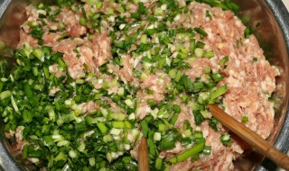 制作水饺馅的步骤 怎么调制猪肉韭菜馅