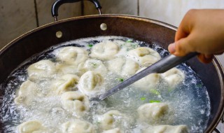 正确的煮冻饺子的方法 煮饺子如何不粘锅