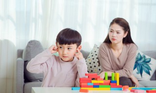 叛逆期的孩子打父母应该怎么办