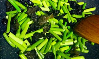蒜苔木耳豆腐怎么做 蒜苔木耳豆腐做法