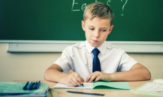 内向的男孩子怎么改变性格 内向的男孩子怎么改变性格特点