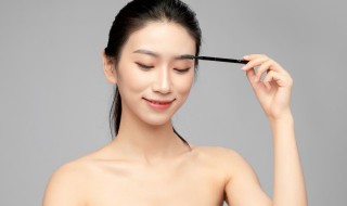眉毛染白色的方法 如何把眉毛染白色