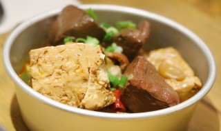 炖豆腐鸭血的方法 教你炖豆腐鸭血的方法