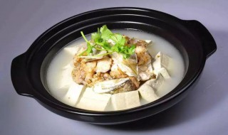 家庭版豆腐炖鱼怎么做 豆腐炖鱼的烹饪技巧分享