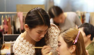 初学者淡妆化妆步骤 淡妆的化妆步骤是怎么样