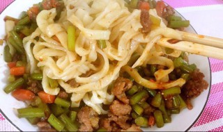 蒜苔肉拌面做法步骤 怎么做蒜苔肉拌面