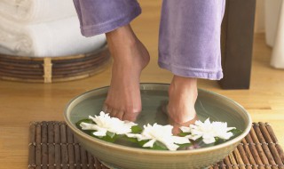 艾草泡脚多久能除湿气 使用艾草泡脚多久能除湿气