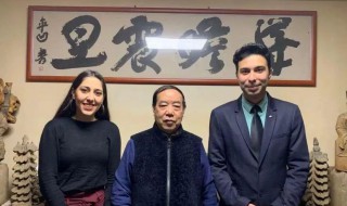 贾平凹的凹为什么读wa 贾平凹是谁呢