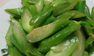 丝瓜炒辣椒的做法步骤 丝瓜炒辣椒的制作方法