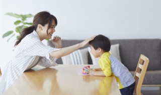 家长如何引导青春期孩子心理健康